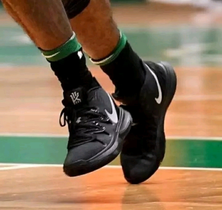 安菲尔德的 安菲尔德的